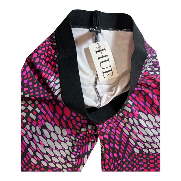 HUE Capri stretchy pant. Multi colors - Picture 2 of 11